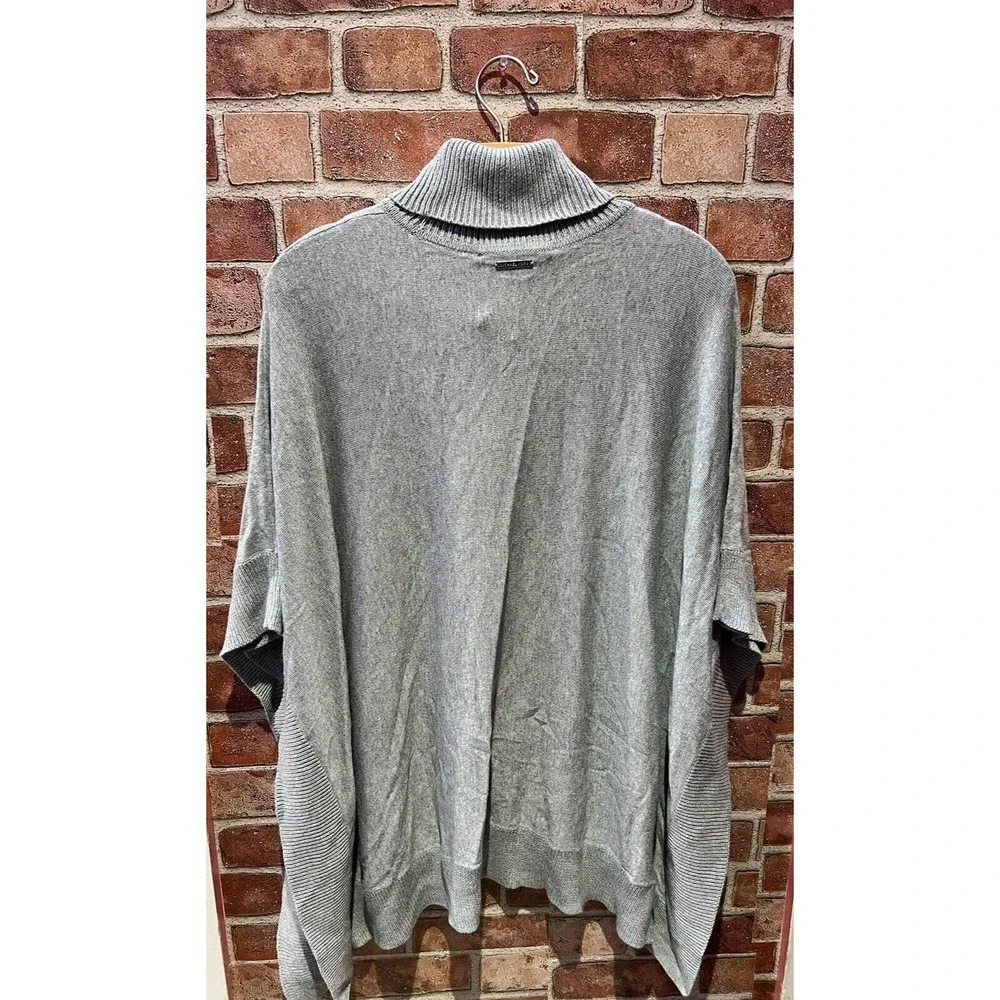 Michael Khors Women's Size S Casual Solid Gray Shawl W/ Logo, Pockets, & Stretch